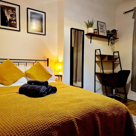 Entire London Apartment Near Canary Wharf